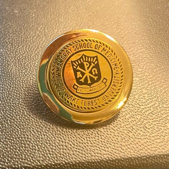 WAKE FOREST School of Medicine blazer buttons/2 sizes: 7/8” & 5/8”/original case - Picture 2 of 5